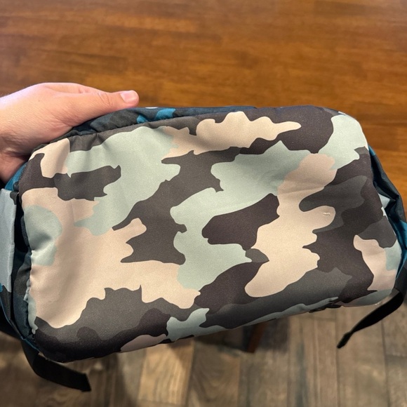 Lululemon heritage 365 camo multicolor 22L backpack main image 4